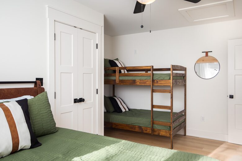 Elegant Retreat Overlooking Wilson Lake - Florence, Alabama