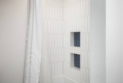 Elegant Retreat Overlooking Wilson Lake - Florence, Alabama