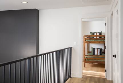 Elegant Retreat Overlooking Wilson Lake - Florence, Alabama