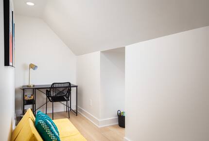 Elegant Retreat Overlooking Wilson Lake - Florence, Alabama