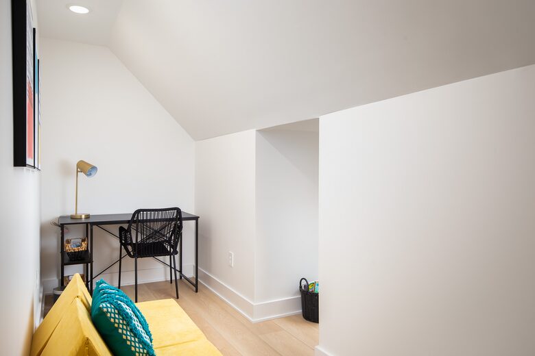 Elegant Retreat Overlooking Wilson Lake - Florence, Alabama