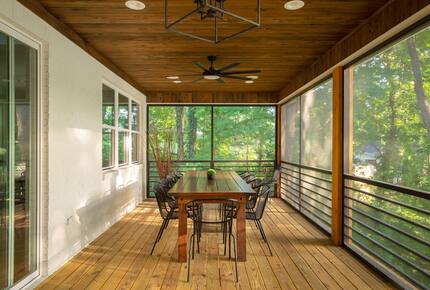 Elegant Retreat Overlooking Wilson Lake - Florence, Alabama