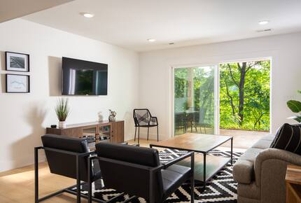 Elegant Retreat Overlooking Wilson Lake - Florence, Alabama