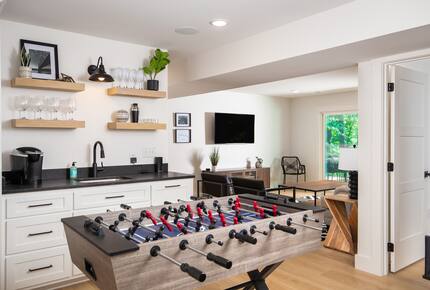 Elegant Retreat Overlooking Wilson Lake - Florence, Alabama