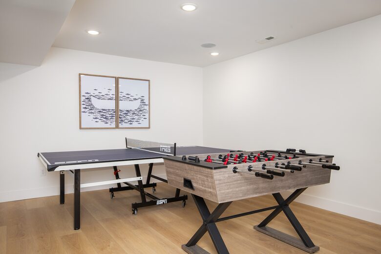 Elegant Retreat Overlooking Wilson Lake - Florence, Alabama