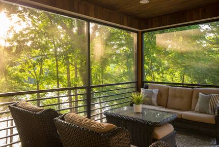 Elegant Retreat Overlooking Wilson Lake - Florence, Alabama