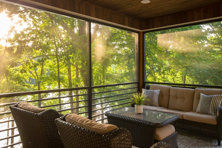 Elegant Retreat Overlooking Wilson Lake - Florence, Alabama