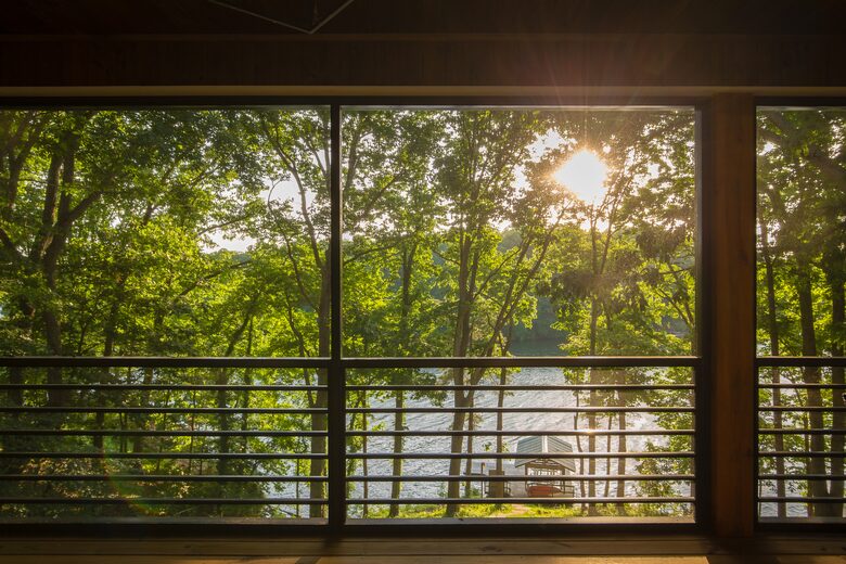 Elegant Retreat Overlooking Wilson Lake - Florence, Alabama