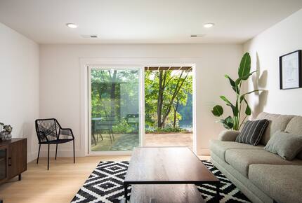 Elegant Retreat Overlooking Wilson Lake - Florence, Alabama