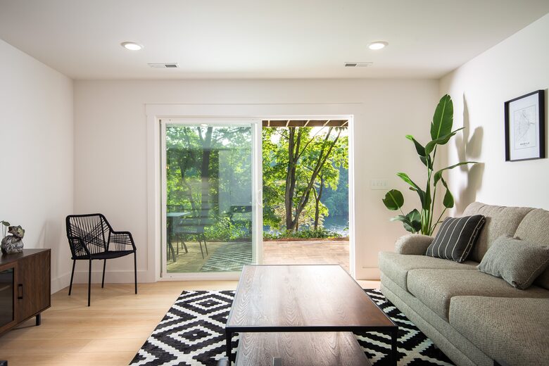 Elegant Retreat Overlooking Wilson Lake - Florence, Alabama