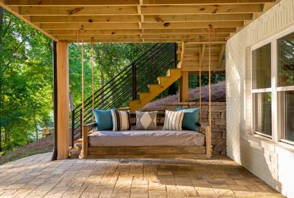 Elegant Retreat Overlooking Wilson Lake - Florence, Alabama