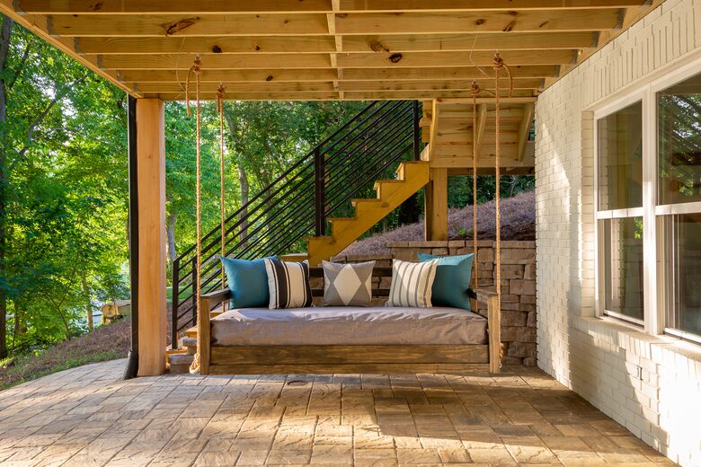 Elegant Retreat Overlooking Wilson Lake - Florence, Alabama