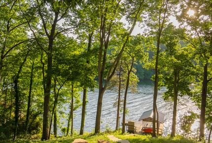 Elegant Retreat Overlooking Wilson Lake - Florence, Alabama