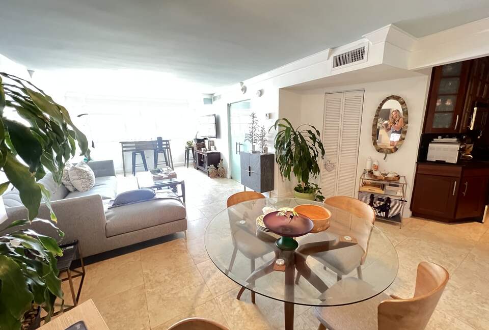 Perfectly Located Condo | Steps from the Beach - Miami Beach, Florida