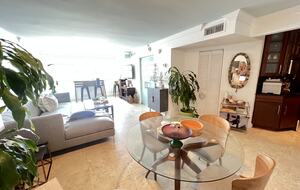Perfectly Located Condo | Steps from the Beach - Miami Beach, Florida
