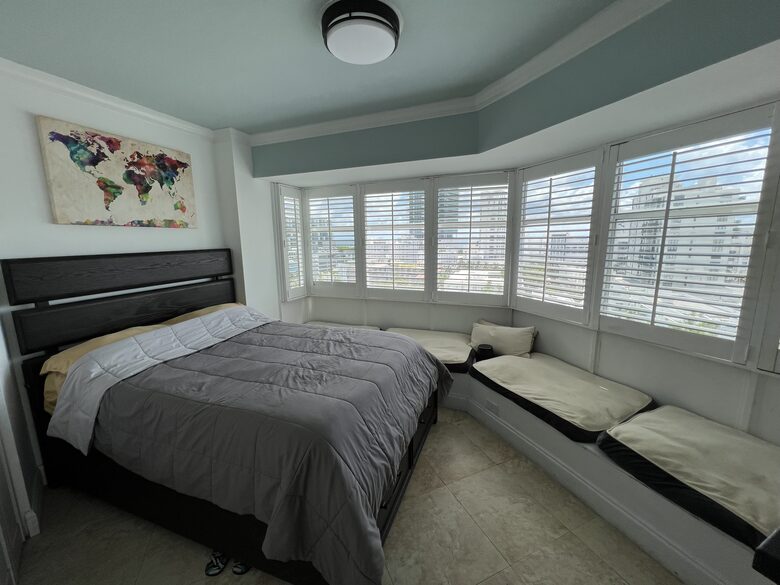Perfectly Located Condo | Steps from the Beach - Miami Beach, Florida
