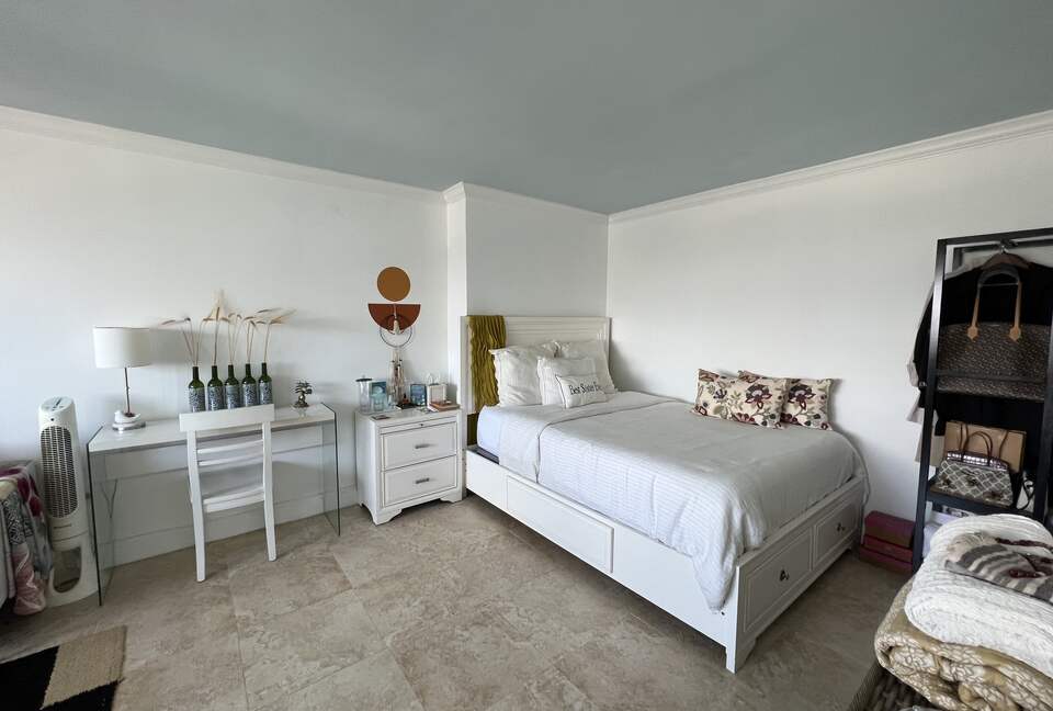 Perfectly Located Condo | Steps from the Beach - Miami Beach, Florida