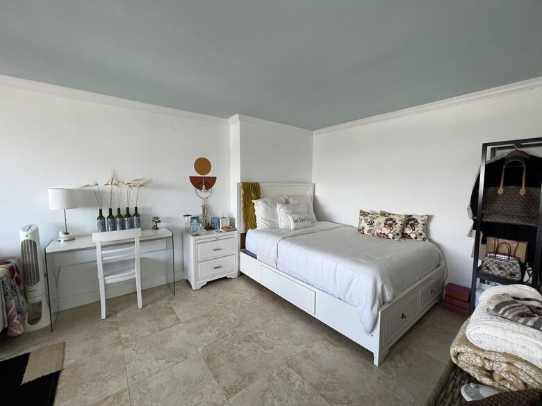 Perfectly Located Condo | Steps from the Beach - Miami Beach, Florida
