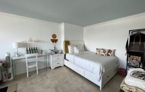 Perfectly Located Condo | Steps from the Beach - Miami Beach, Florida