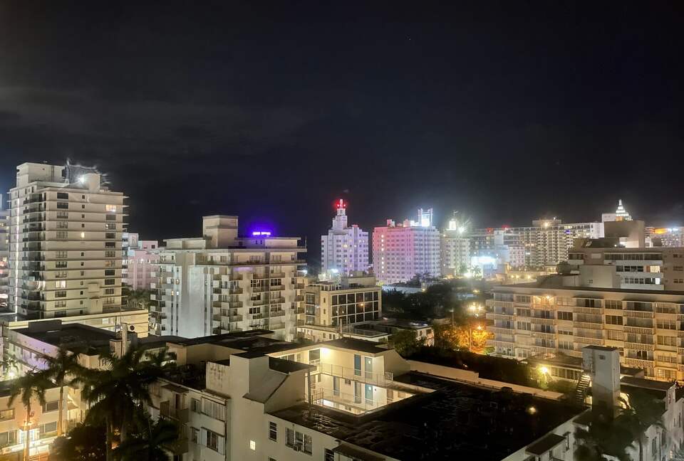 Perfectly Located Condo | Steps from the Beach - Miami Beach, Florida