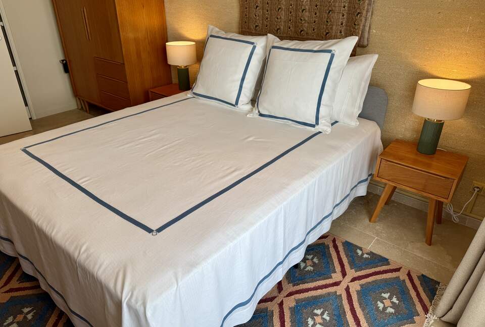 Main: En suite bedroom 2 (Queen; 160x200 cm)