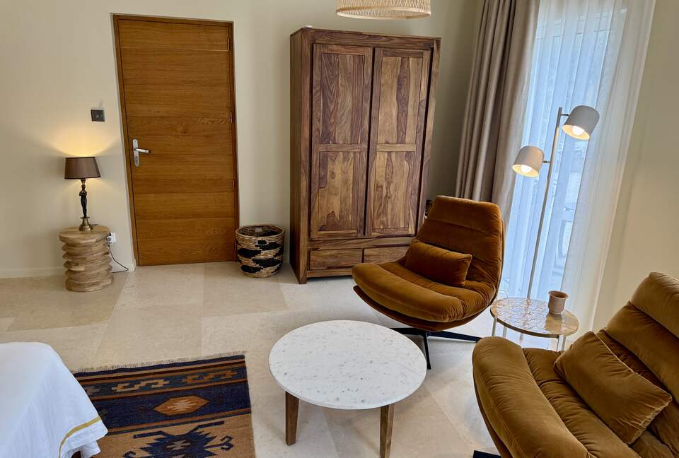 Guesthouse: Living area for bedroom 3