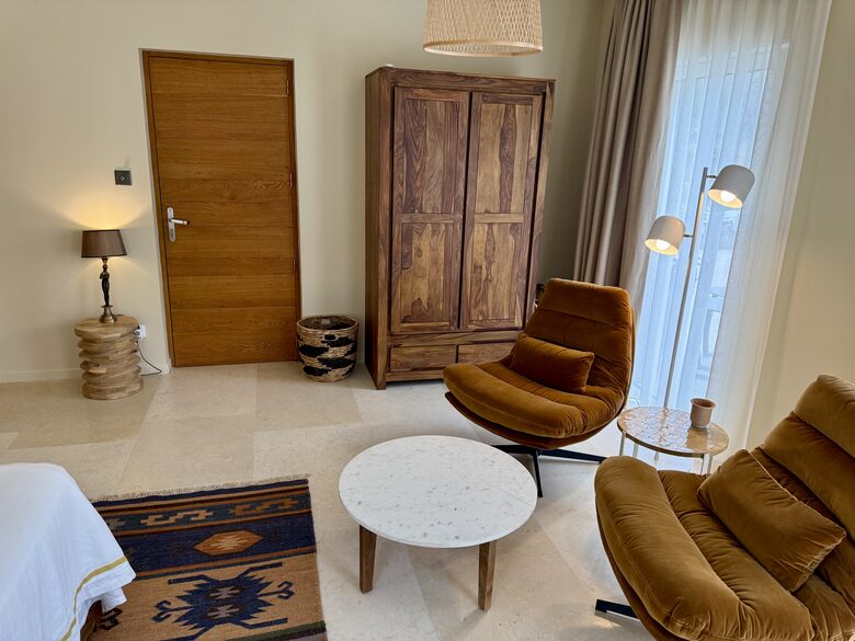 Guesthouse: Living area for bedroom 3