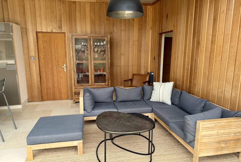 Guesthouse: Summer living; bedroom 4 to right