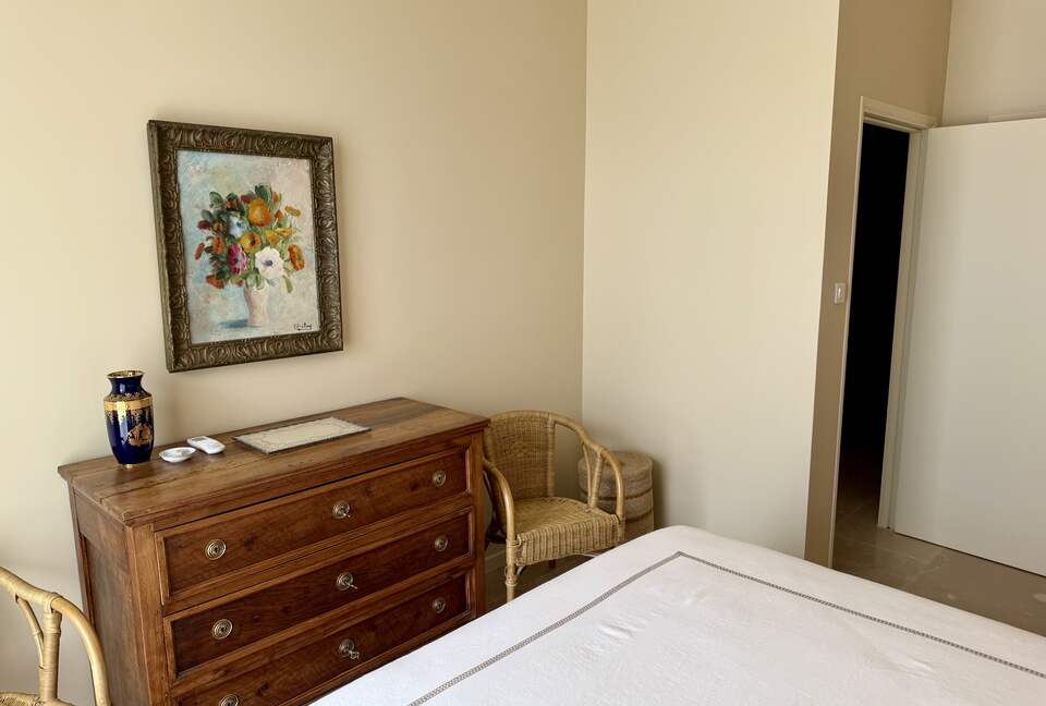 Main: En suite bedroom 2 (Queen; 160x200 cm)