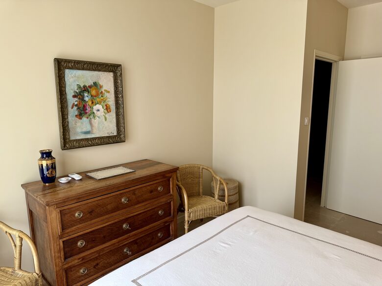 Main: En suite bedroom 2 (Queen; 160x200 cm)