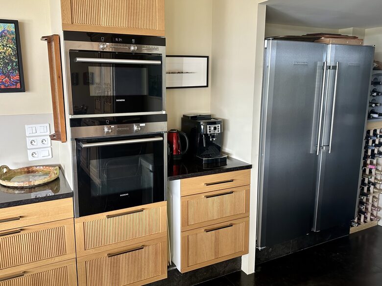 Main Upper: Kitchen oven, microwave, double fridge, coffee
