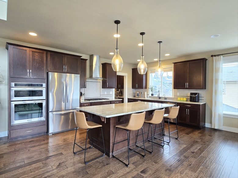 Pacific Northwest Luxe Home Near Woodinville Wineries - Bothell, Washington