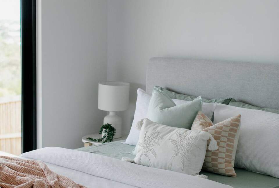 Architectural Elegance with Coastal Views - San Remo, Australia