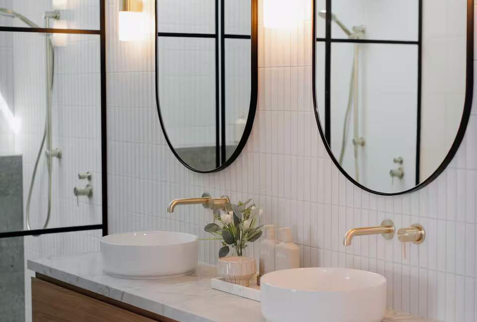 Architectural Elegance with Coastal Views - San Remo, Australia