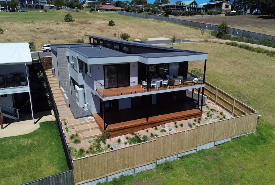 Architectural Elegance with Coastal Views - San Remo, Australia