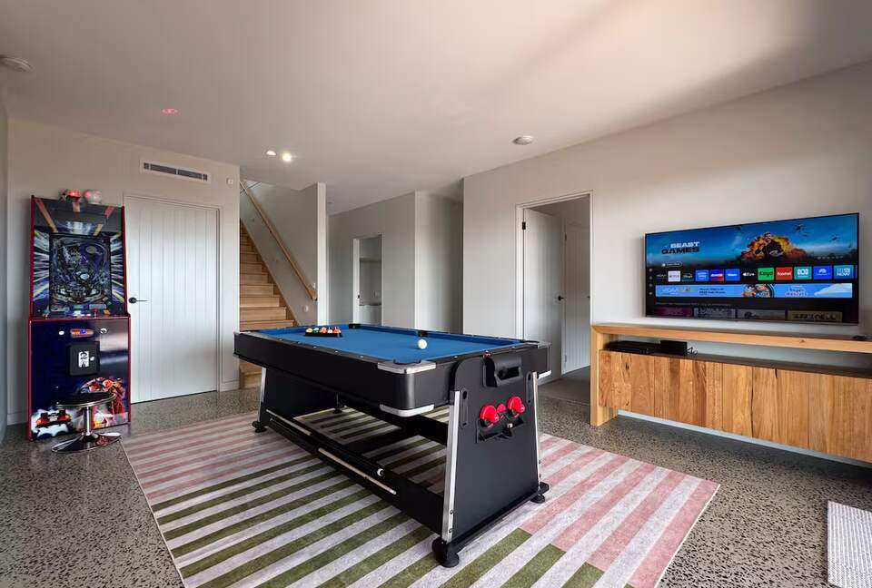 Architectural Elegance with Coastal Views - San Remo, Australia