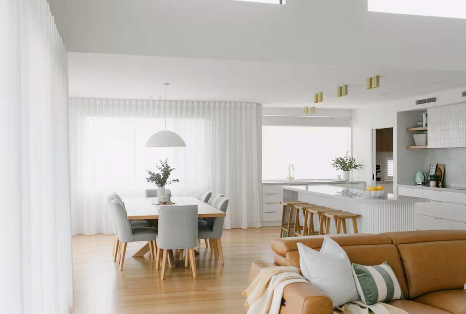 Architectural Elegance with Coastal Views - San Remo, Australia