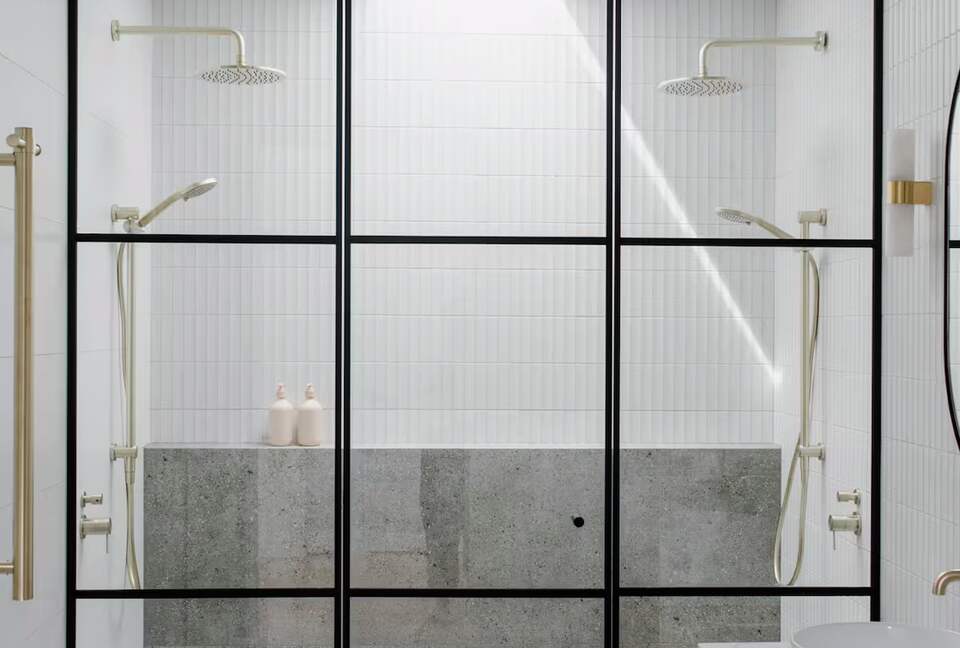 Architectural Elegance with Coastal Views - San Remo, Australia