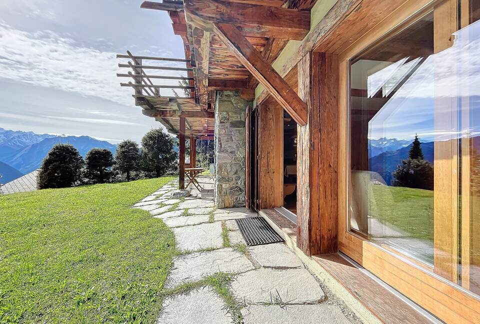 Sophisticated Alpine Apartment Steps from the Slopes - Verbier, Switzerland