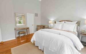 Private Southampton Oasis with Pool, Hot Tub & Beaches Nearby - Hampton Bays, New York