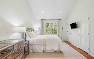 Private Southampton Oasis with Pool, Hot Tub & Beaches Nearby - Hampton Bays, New York