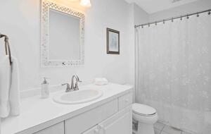 Private Southampton Oasis with Pool, Hot Tub & Beaches Nearby - Hampton Bays, New York