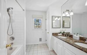 Private Southampton Oasis with Pool, Hot Tub & Beaches Nearby - Hampton Bays, New York