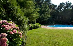 Private Southampton Oasis with Pool, Hot Tub & Beaches Nearby - Hampton Bays, New York