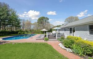 Private Southampton Oasis with Pool, Hot Tub & Beaches Nearby - Hampton Bays, New York