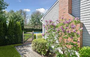 Private Southampton Oasis with Pool, Hot Tub & Beaches Nearby - Hampton Bays, New York