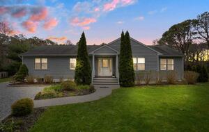 Private Southampton Oasis with Pool, Hot Tub & Beaches Nearby - Hampton Bays, New York