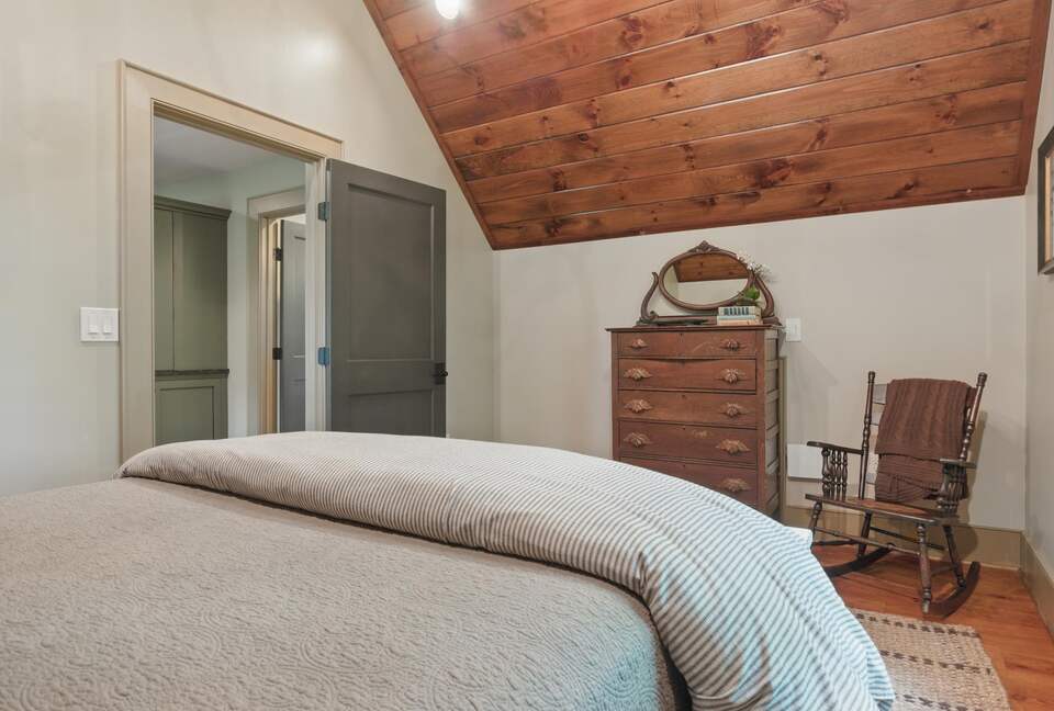 Rustic Retreat on Lake Keowee - Salem, South Carolina