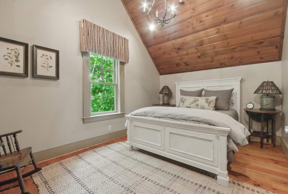 Rustic Retreat on Lake Keowee - Salem, South Carolina