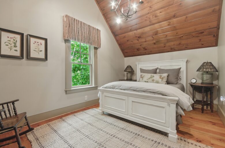Rustic Retreat on Lake Keowee - Salem, South Carolina